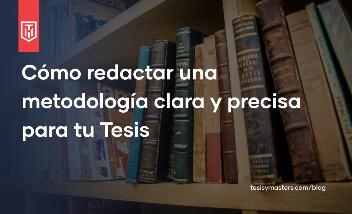 Estantería con libros académicos que ilustran el proceso de redacción de una metodología de tesis