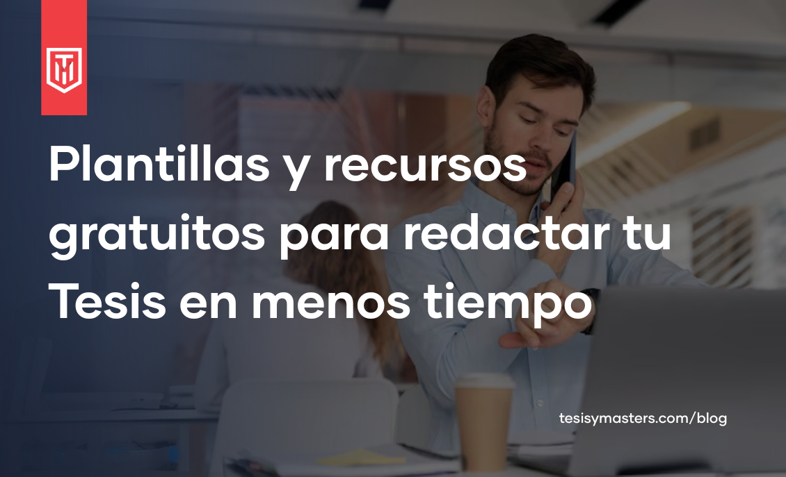 Estudiante universitario revisando plantillas y herramientas para redactar su tesis desde un portátil en un espacio de trabajo moderno